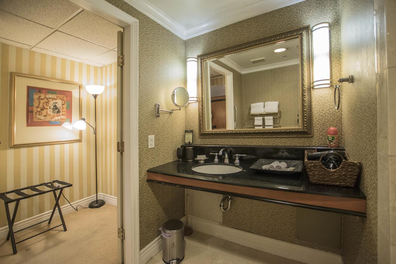 Boutique Suites - Ванкувер Экстерьер фото
